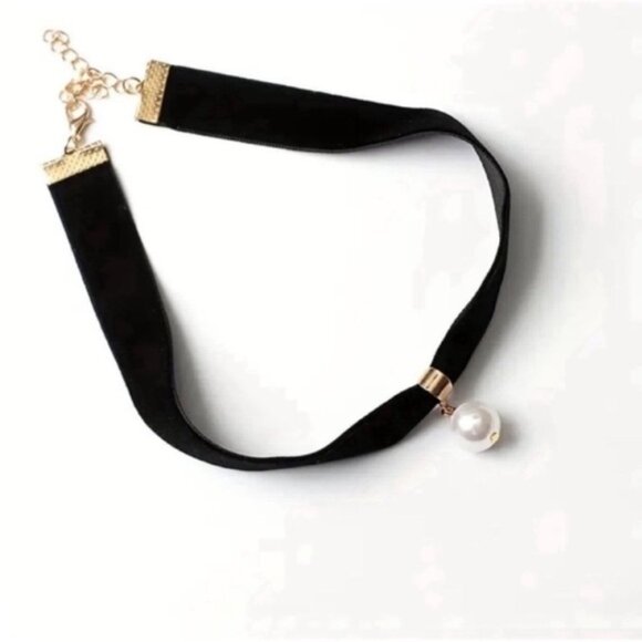 New! Madewell Black Velvet Choker Necklace NWOT - Picture 2 of 2